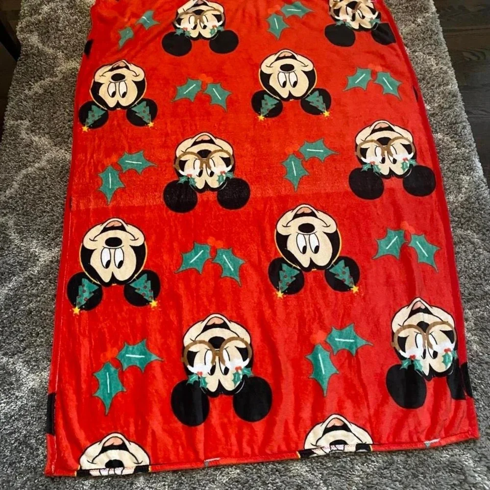 Disney Holiday plush throw blanket Mickey Mouse 50‎ x 70 NWOT
